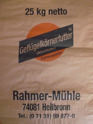 Geflügelkörnerfutter als Mischfutter in der 25 kg Packung von Rahmer Mühle.